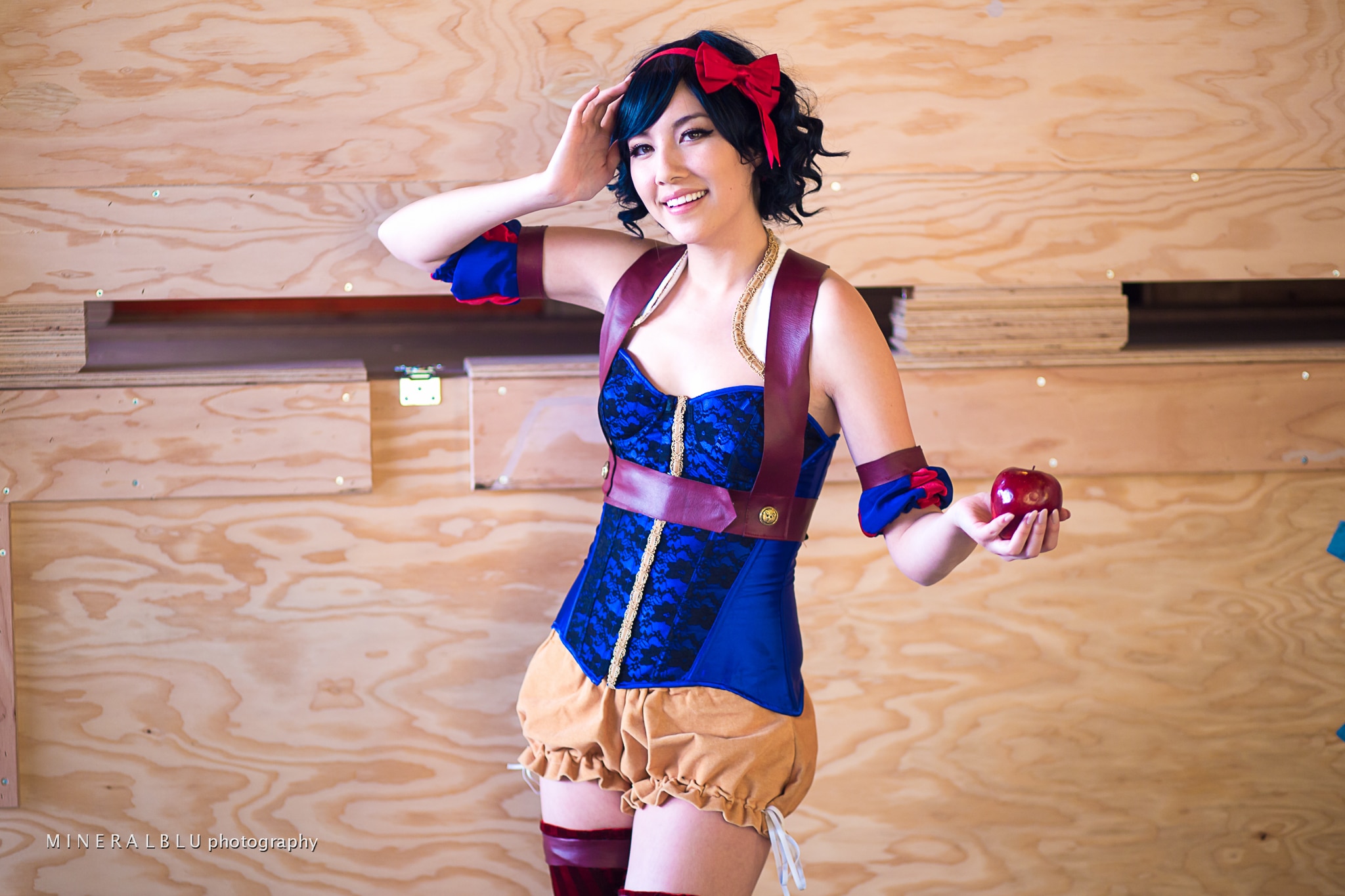 Amie Lynn Sexy Snow White Belle Cosplay Apple Mineralblue ... - 2048 x 1365 jpeg 1672kB